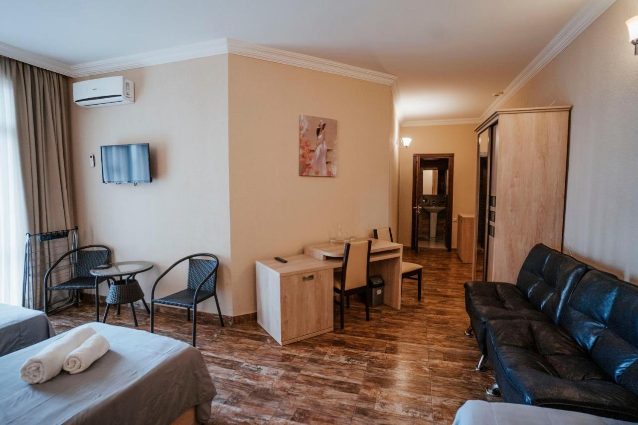 Hotel General Batumi Kültér fotó