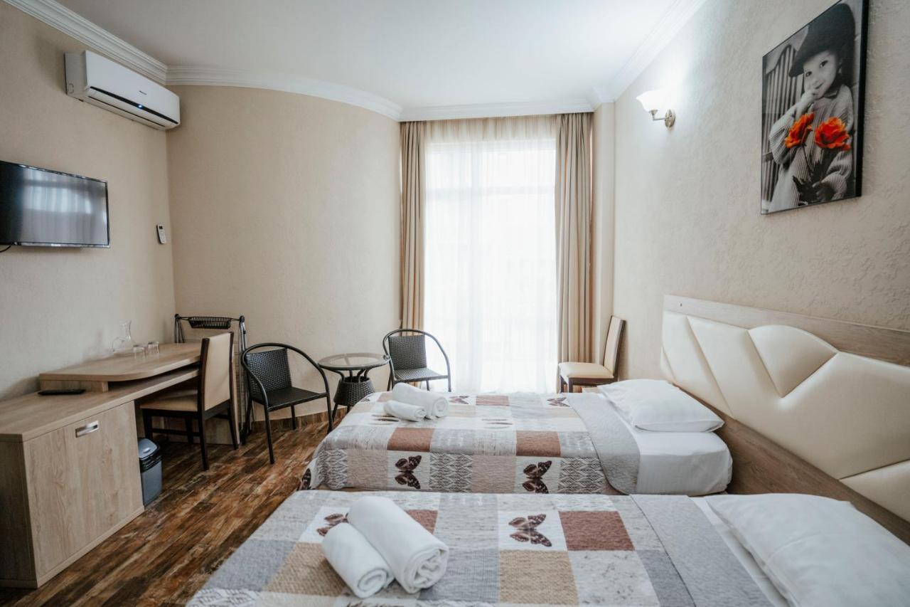 Hotel General Batumi Kültér fotó