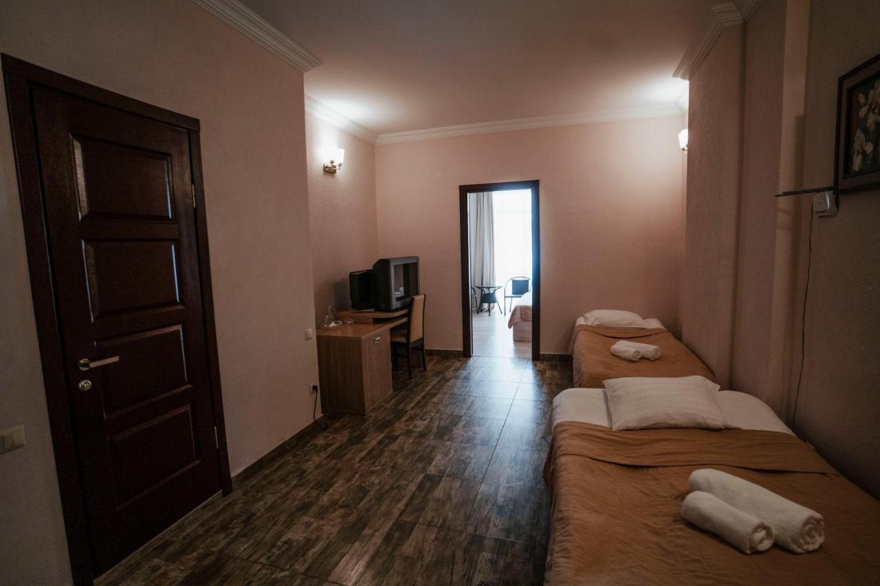 Hotel General Batumi Kültér fotó